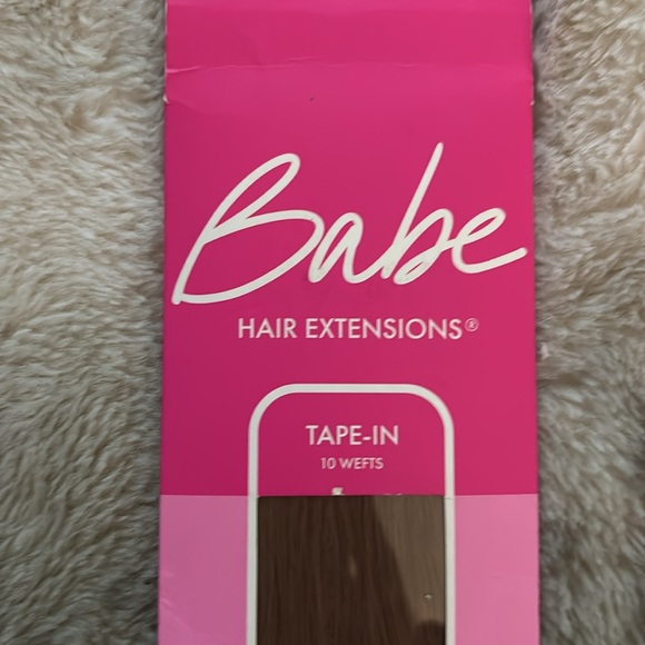 BNIB BABE SEAMLESS TAPE IN HAIR EXTENSIONS - Picture 3 of 5